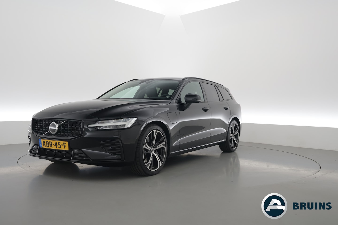 Volvo V60 - 2.0 T6 Plug-in hybrid AWD Plus Dark | Stoel 4 & Stuur Verwarming | achteruitrijcamera | Me - AutoWereld.nl