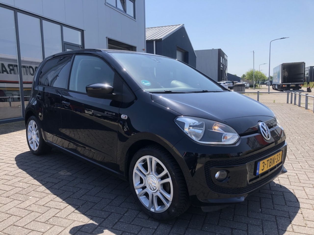 Volkswagen Up! - 1.0 groove up! BlM. - AutoWereld.nl