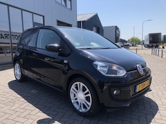 Volkswagen Up! - 1.0 Groove up 1e Eigenaar
