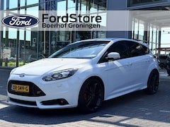 Ford Focus - 2.0 250PK EcoBoost ST-3 | Recaro | Xenon | Camera | Sony | Uitlaat Kleppen systeem | 19-in