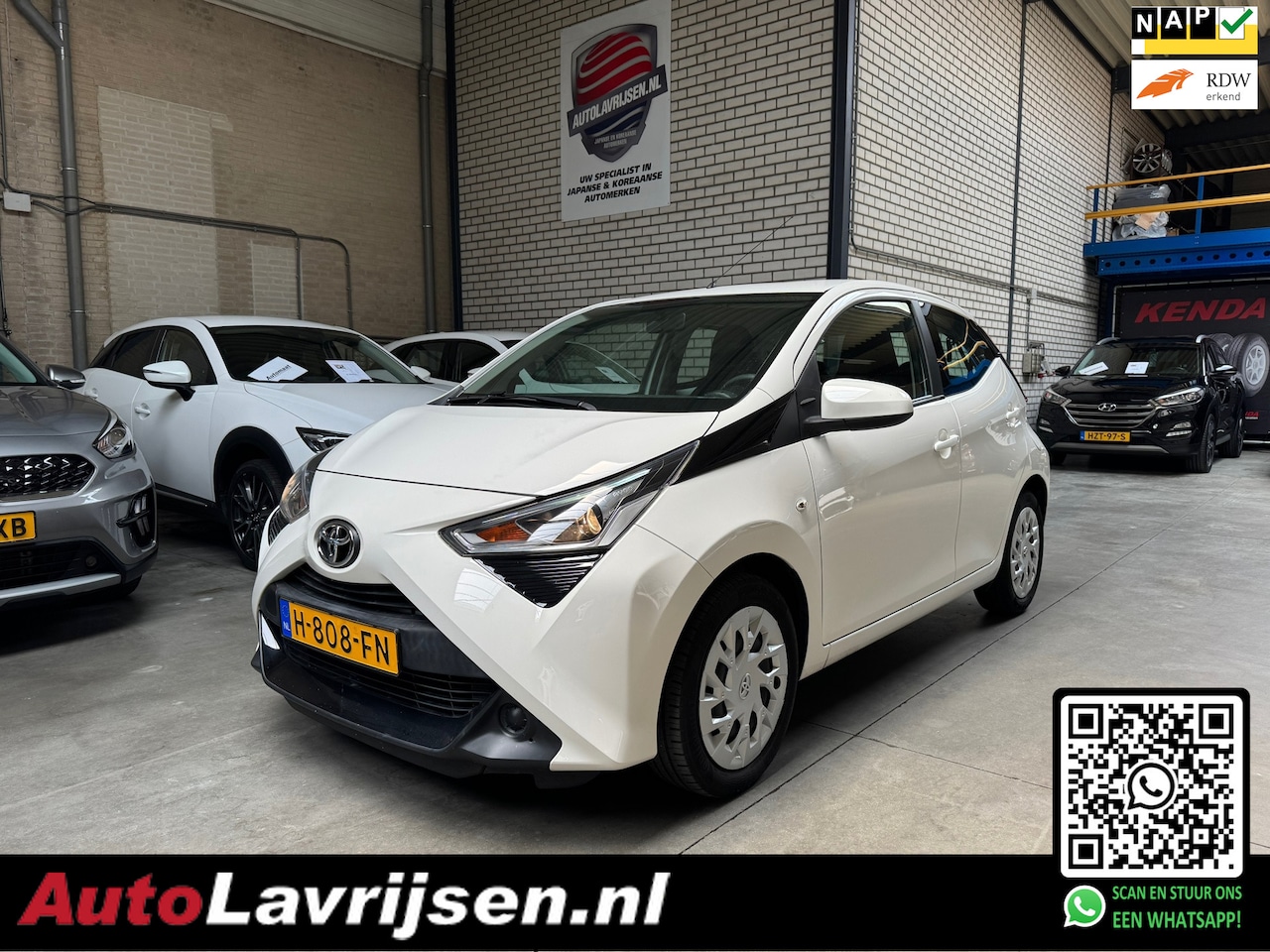 Toyota Aygo - 1E EIGENAAR NL AUTO NAP APPLE/CARPLAY CAMERA LED BLUETOOTH AIRCO X-PLAY AUTOMAAT!! - AutoWereld.nl