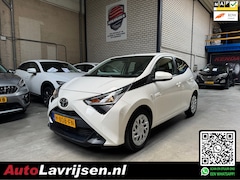 Toyota Aygo - 1E EIGENAAR NL AUTO NAP APPLE/CARPLAY CAMERA LED BLUETOOTH AIRCO X-PLAY AUTOMAAT