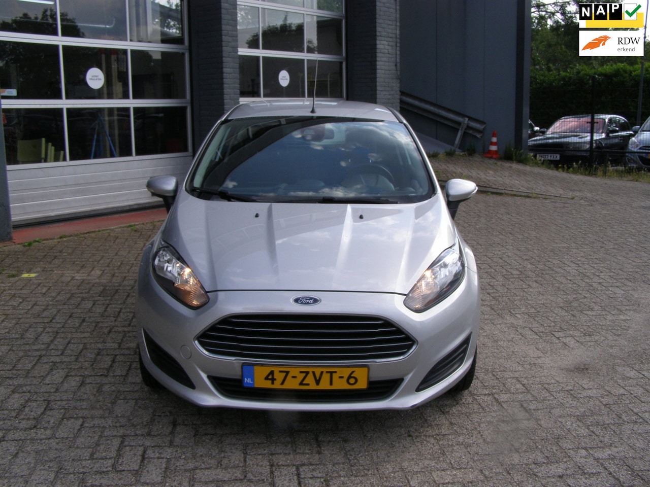 Ford Fiesta - 1.0 Style met zeer weinig kilometers en trekhaak - AutoWereld.nl