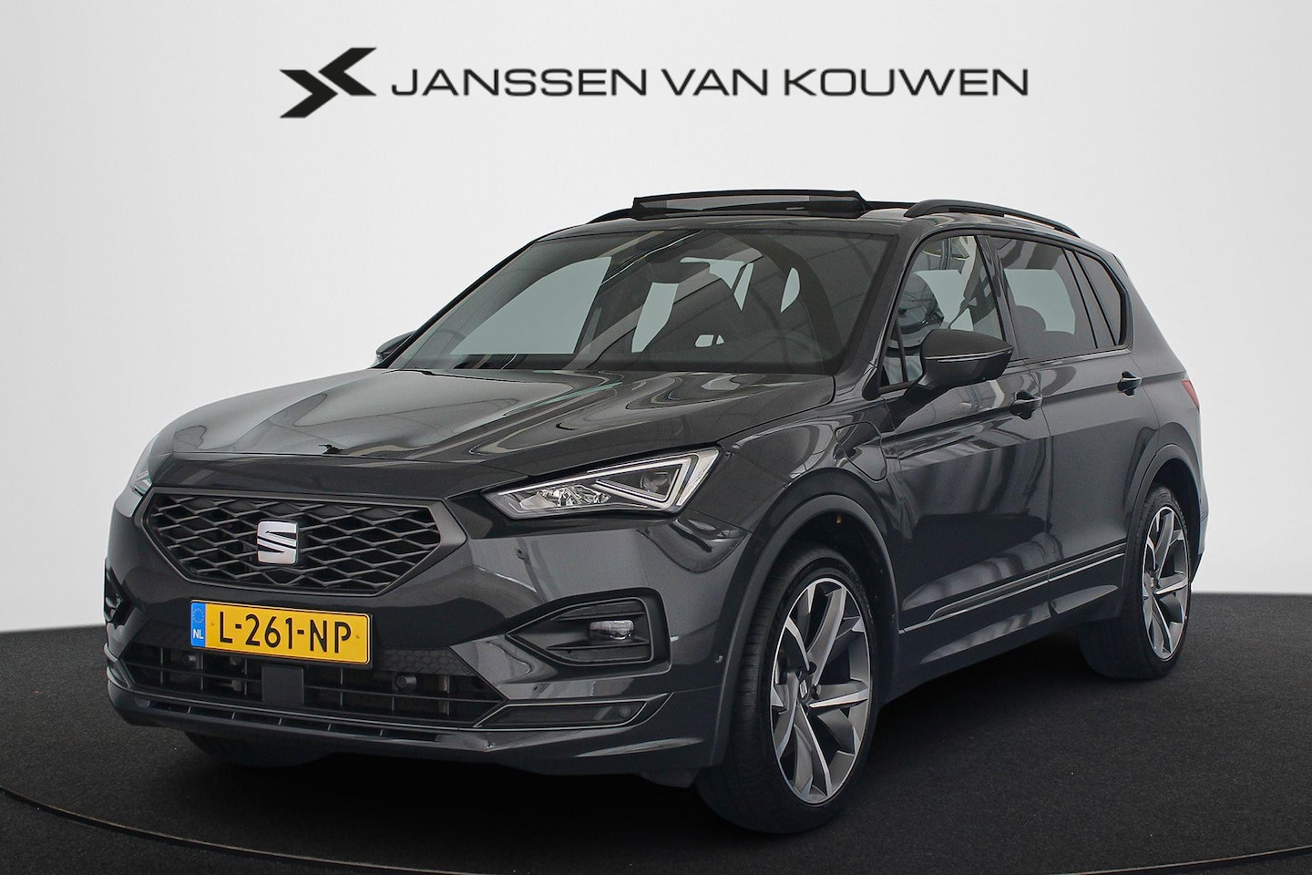 SEAT Tarraco - 1.4 TSI e-Hybrid PHEV FR Panoramadak Trekhaak Keyless Achteruitrijcamera - AutoWereld.nl