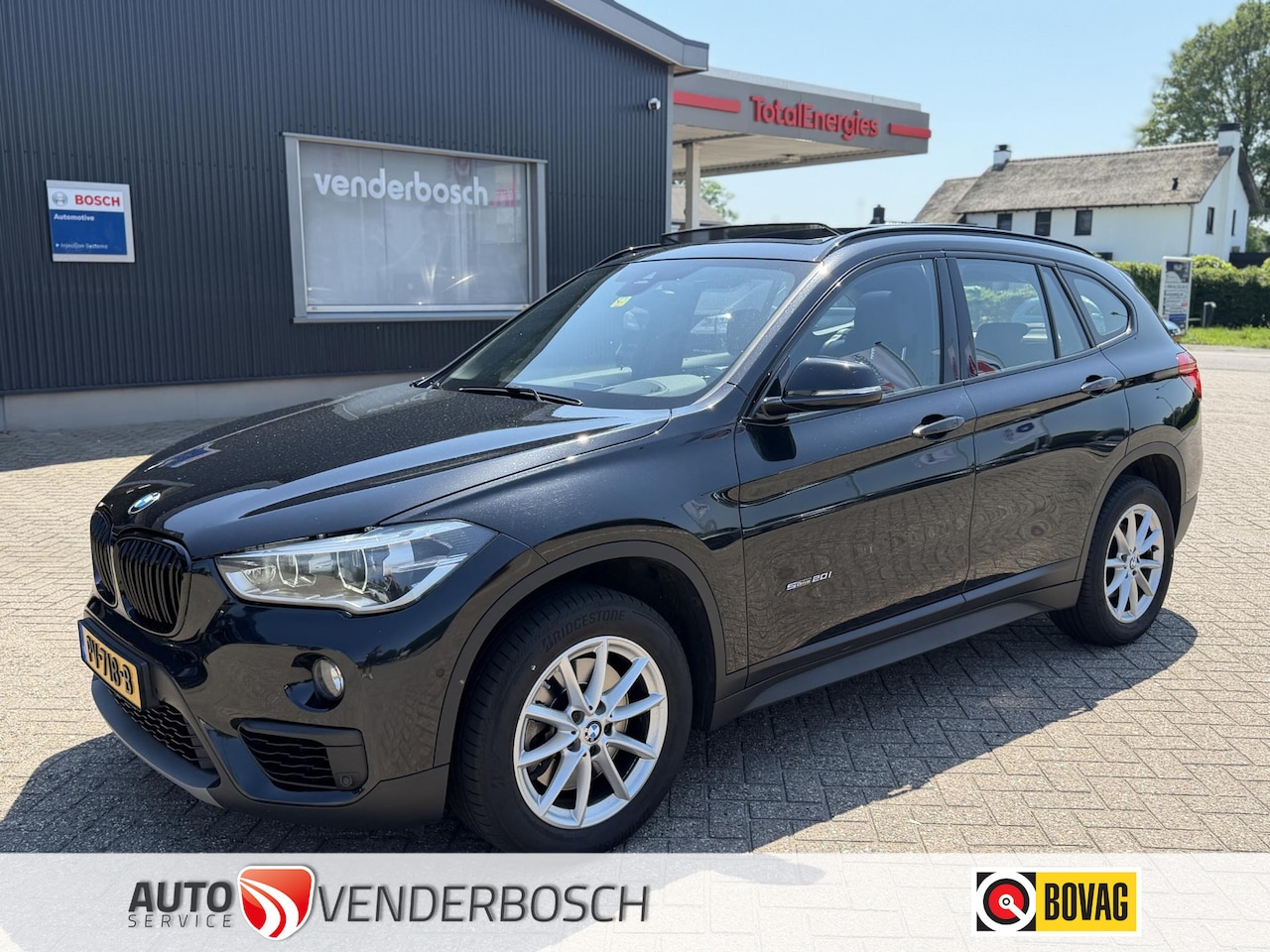 BMW X1 - sDrive20i High Executive 192pk | Camera | Pano | 1e Eig. | Trekhaak 1.800 kg - AutoWereld.nl