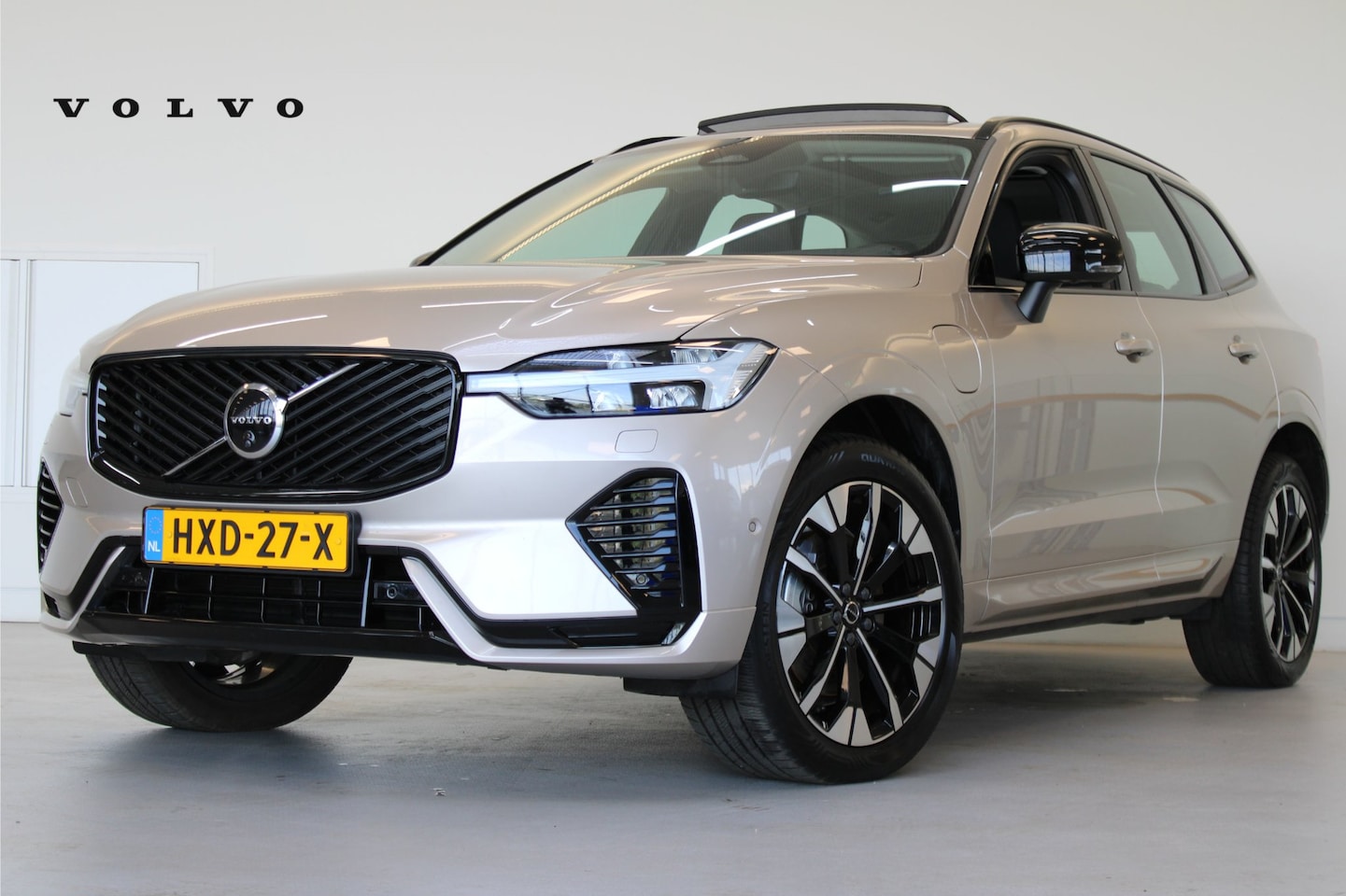 Volvo XC60 - T6 350PK Ultra Dark | 360 | Trekhaak | Head-up | HK Audio | Panoramadak | 20'' - AutoWereld.nl