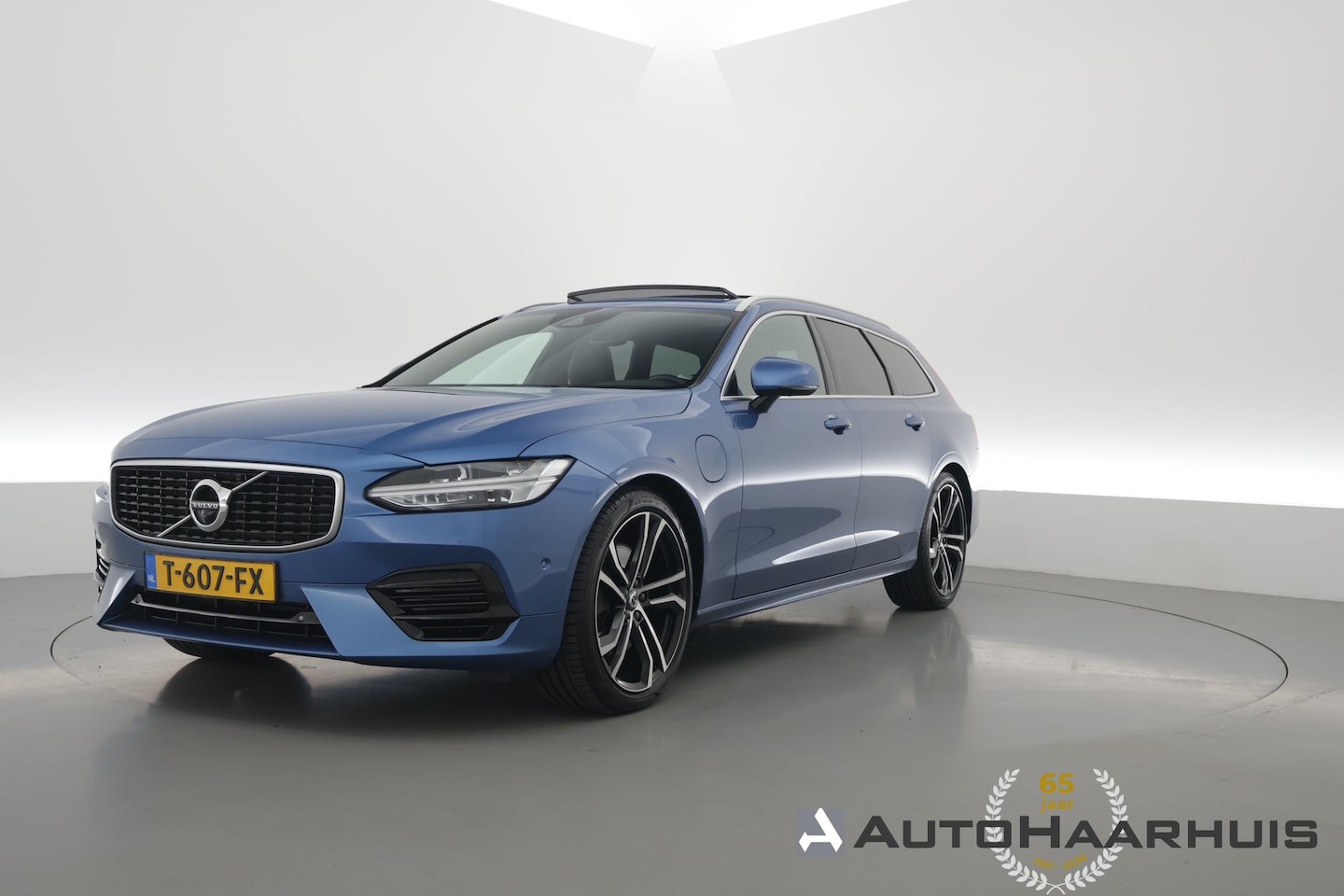 Volvo V90 - 2.0 T8 AWD R-Design | Pano | Elek. Trekhaak | Memory seats | SOH 77% | Pilot Assist | 20'' - AutoWereld.nl