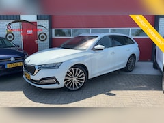 Skoda Octavia Combi - 1.4 TSI iV PHEV Business Edition Plus SOH 93% / FULL LED / STOELVERW / STUURVERW / CAMERA