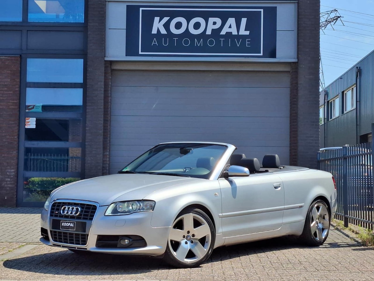 Audi A4 Cabriolet - 2.4 V6 | S-Line | S4 Ombouw | Camera | Trekhaak | - AutoWereld.nl