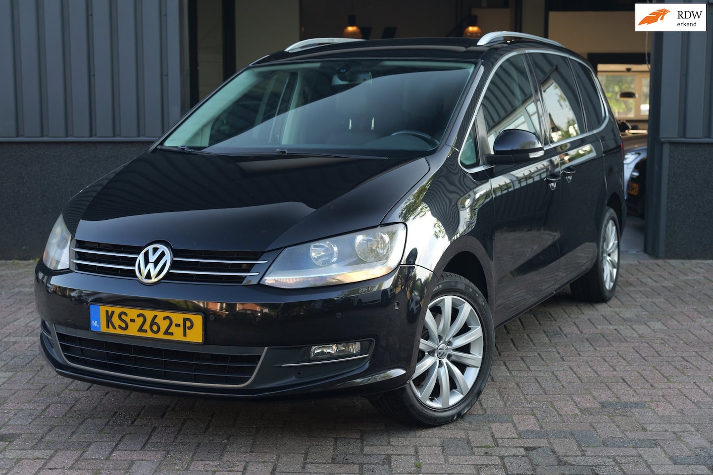 Volkswagen Sharan - 2.0 TDI Highline 7p. Leder|Navi|PDC|Cruise C. - AutoWereld.nl