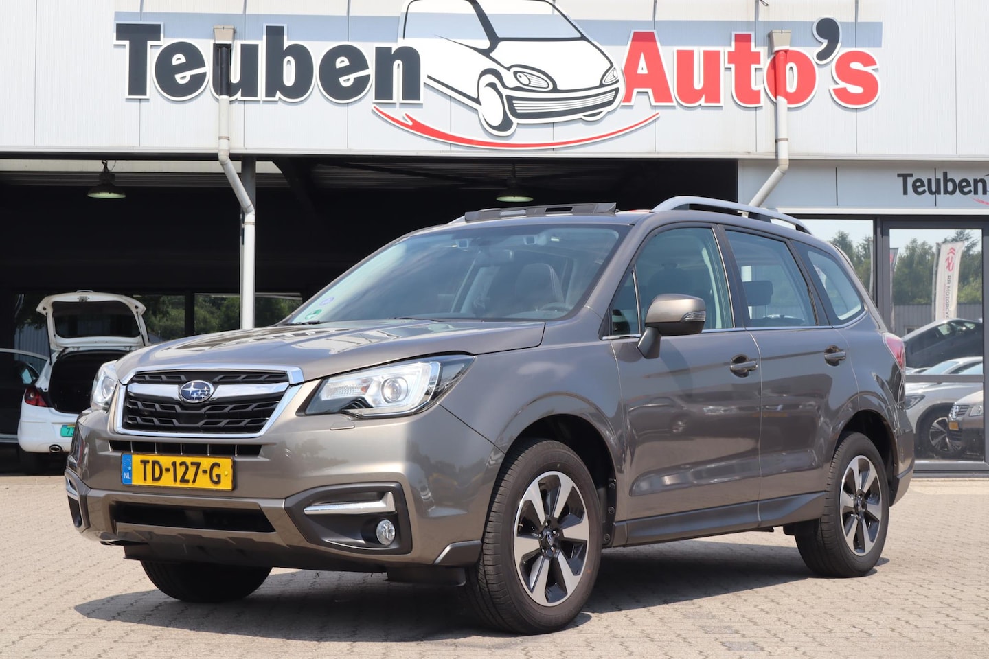 Subaru Forester - 2.0 Luxury | 4WD | Elektrisch glazen dak | Trekhaak | Adaptive Cruise - AutoWereld.nl