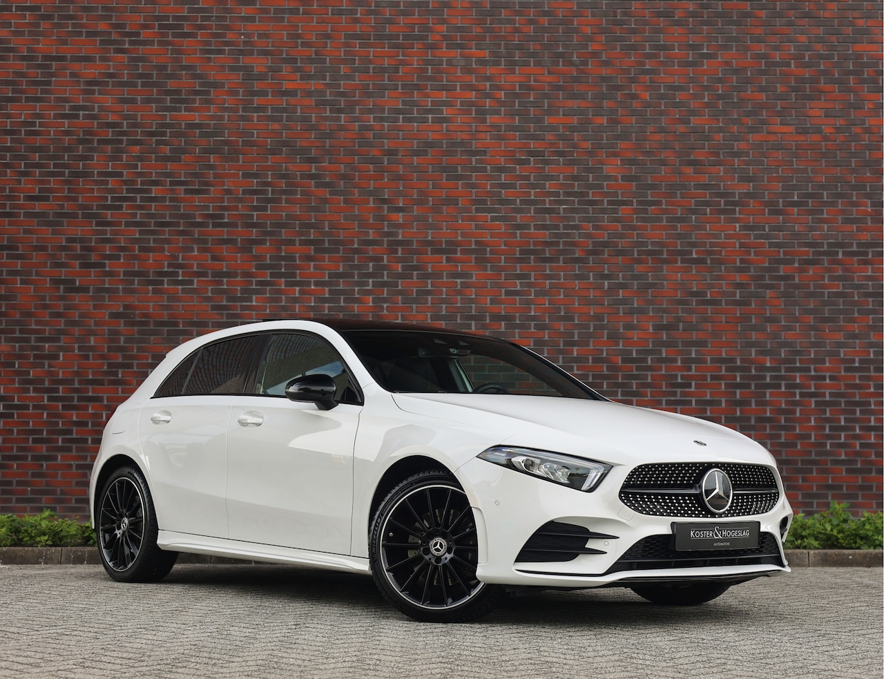 Mercedes-Benz A-klasse - 250 e AMG Line | Pano - Camera - ACC - AutoWereld.nl
