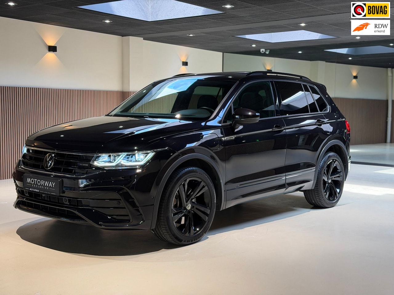 Volkswagen Tiguan - 1.4 TSI Business R-LINE |Pano|Matrix|Keyless|Blindspot| - AutoWereld.nl