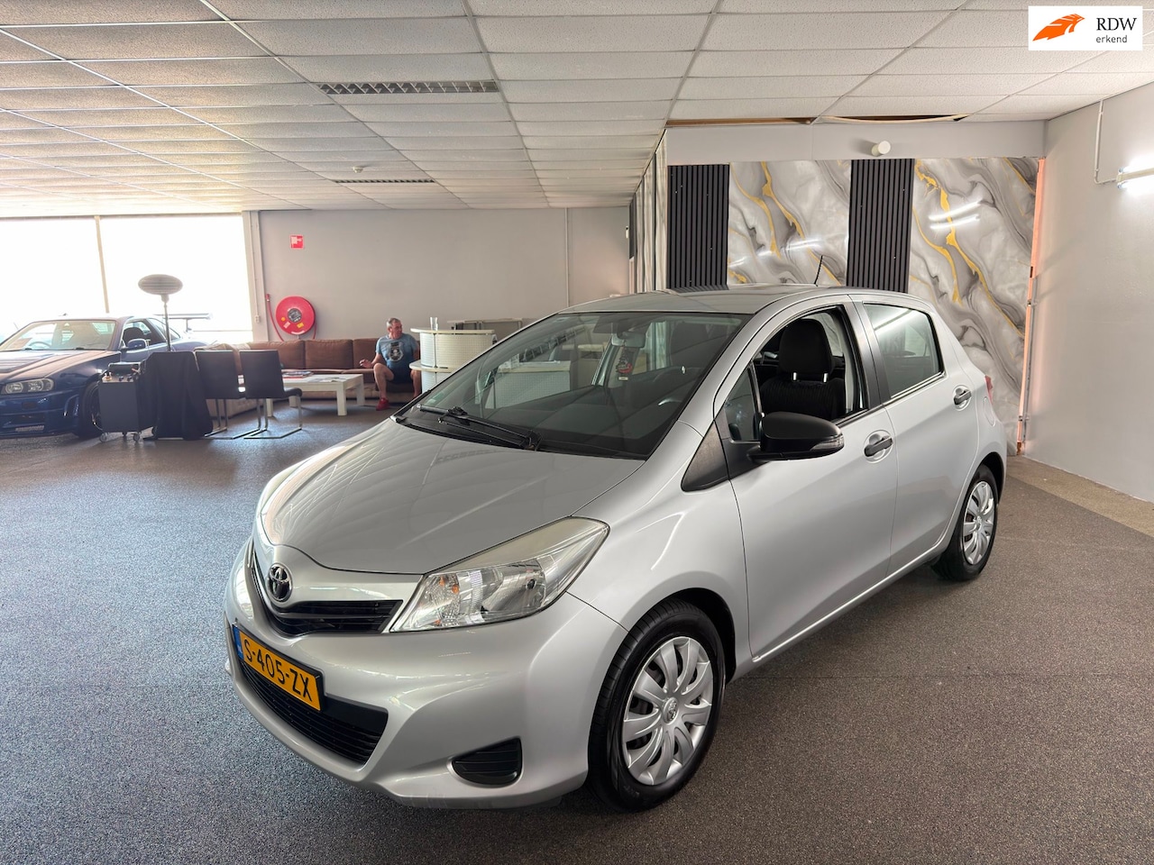 Toyota Yaris - 1.0 VVT-i Comfort Apk Nieuw,Dealer-onderhouden,Airco,Carplay,N.A.P,5Deurs,Topstaat!! - AutoWereld.nl