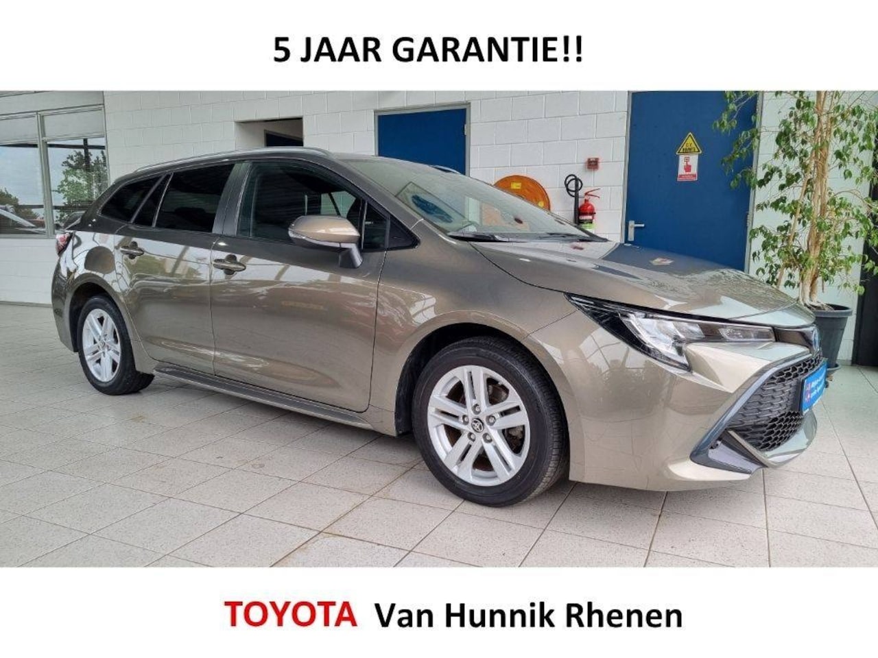 Toyota Corolla Touring Sports - 1.8 Business | Stoel verw | HUD | Apple-carplay | Trekhaak | - AutoWereld.nl