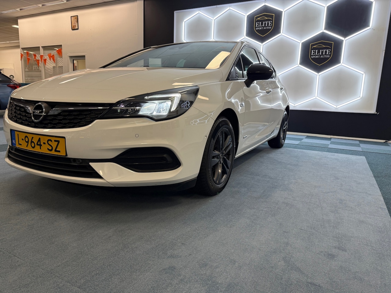 Opel Astra - 1.2 Design & Tech I CAMERA I NAVI I DODENHOEK ASSISTENTIE - AutoWereld.nl