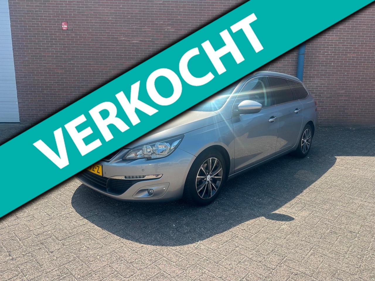 Peugeot 308 SW - 1.2 PureTech Blue Lease Executive 1.2 PureTech Blue Lease Executive - AutoWereld.nl