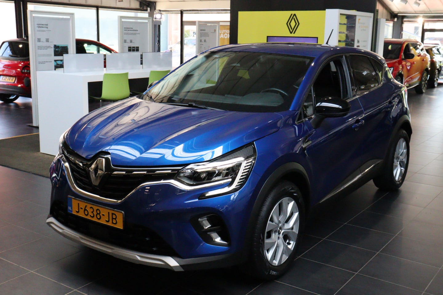 Renault Captur - TCe 130 EDC Automaat Intens + trekhaak - AutoWereld.nl
