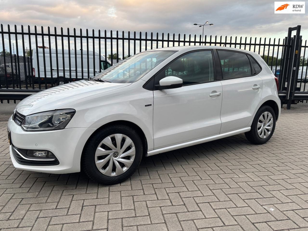 Volkswagen Polo - 1.0 Highline / LOUNGE Vol Opties / Rijd perfect - AutoWereld.nl