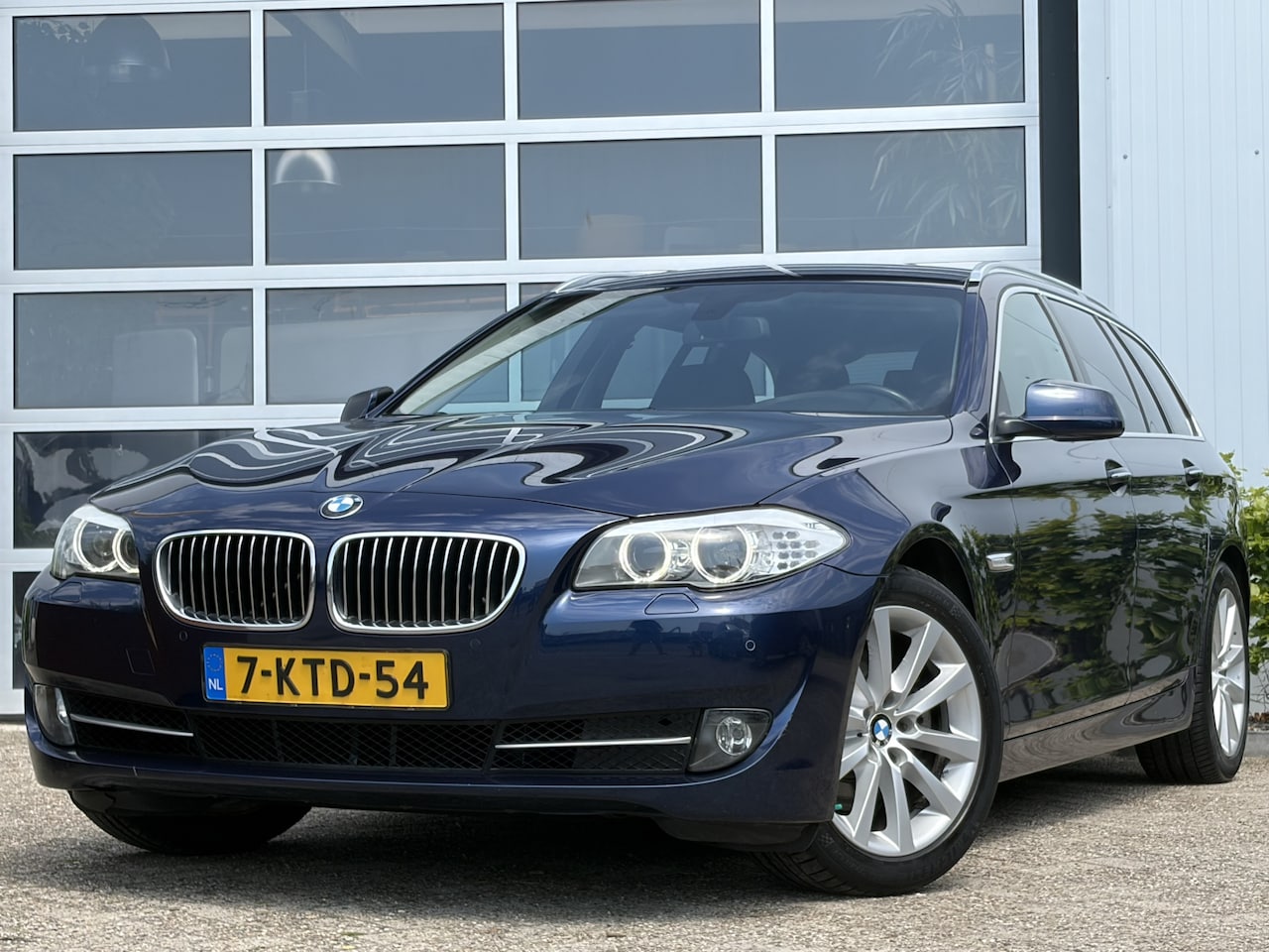 BMW 5-serie Touring - 520i High Executive 184pk | Bi-xenon koplampen | Cruise control | Elektrisch bedienbare ac - AutoWereld.nl