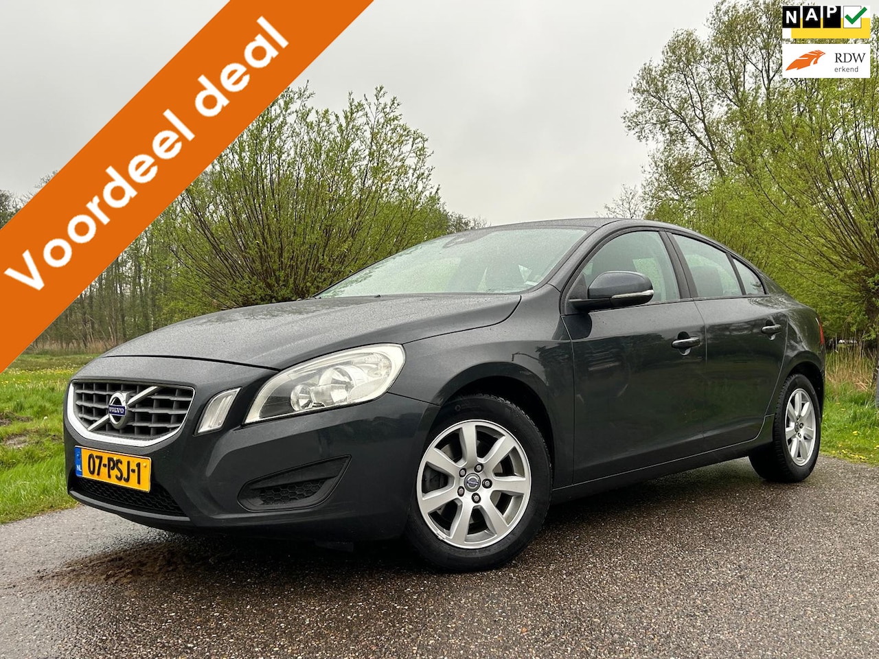 Volvo S60 - 1.6 T4 Kinetic Automaat / 2e Eigenaar / Navigatie / Clima / Trekhaak / Goed Onderhouden / - AutoWereld.nl