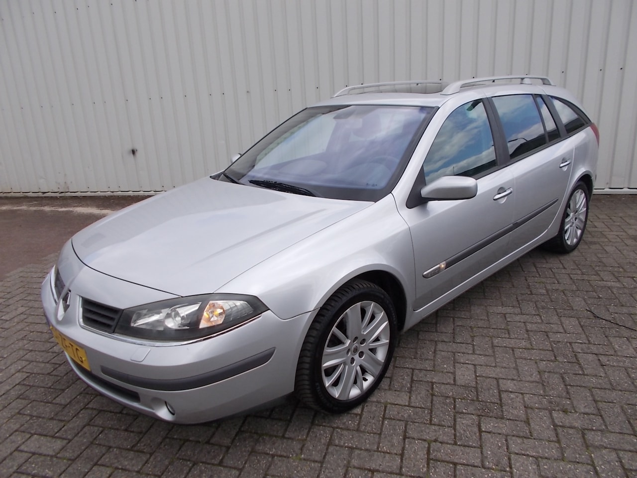 Renault Laguna Grand Tour - 2.0-16V Tech Line 2.0-16V Tech Line ( APK 02-12-2026 ) - AutoWereld.nl