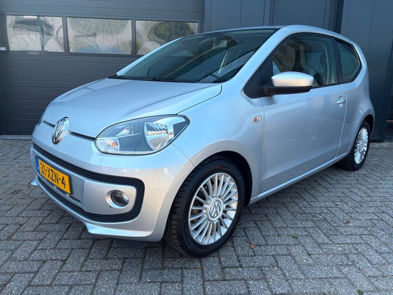 Volkswagen Up! - 1.0 high up! BlueMotion 1.0 high up! BlueMotion, Navi, PDC, Cruise, LM-Velgen - AutoWereld.nl