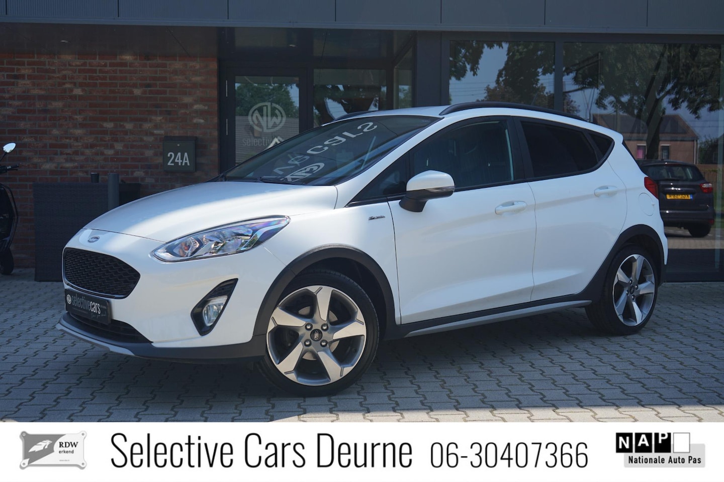 Ford Fiesta - 1,0 EcoBoost Active , 17''Lm, Nieuwe Distributie, Trekhaak, AppleCarplay, Dealer-OH - AutoWereld.nl