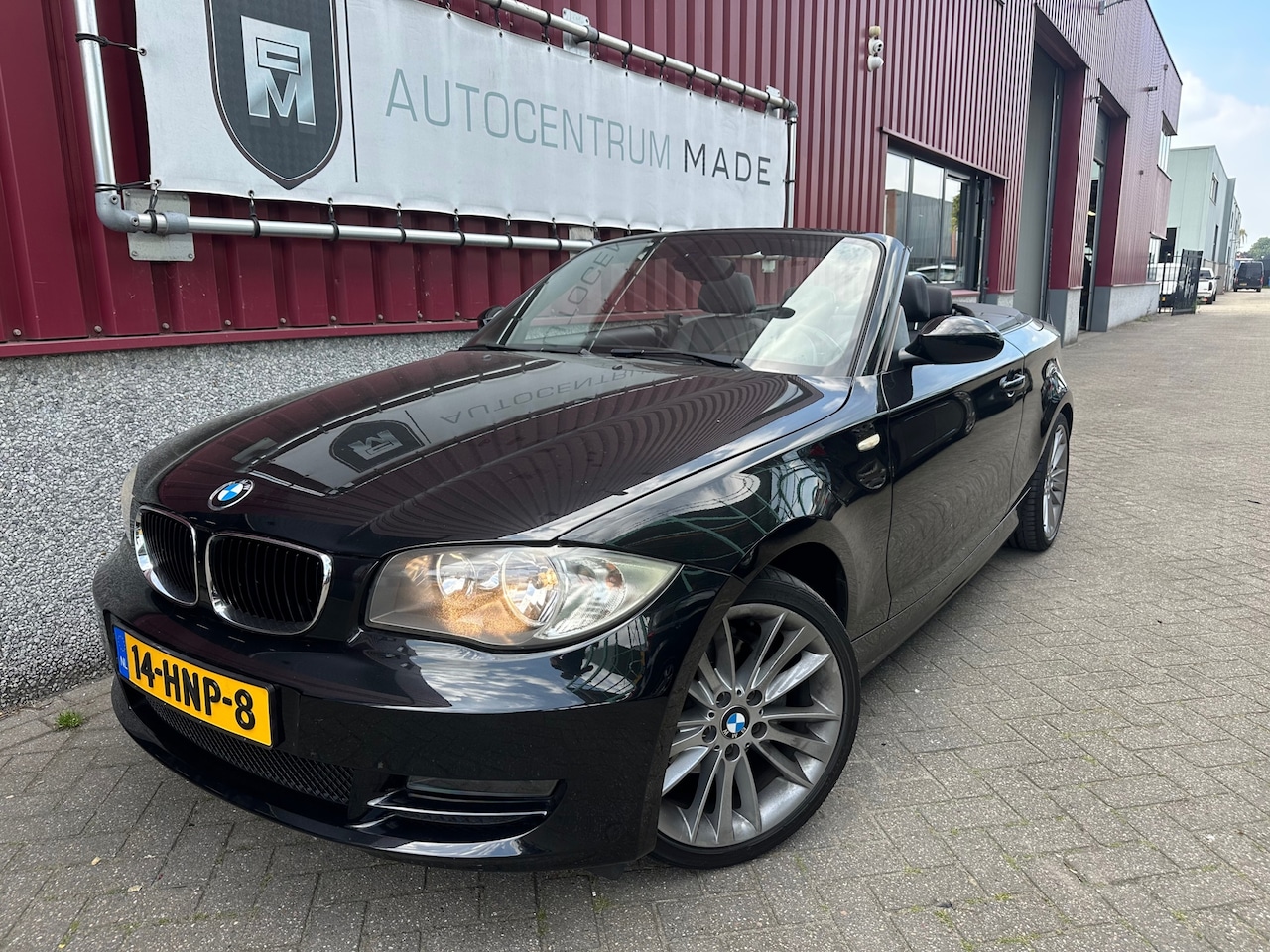 BMW 1-serie Cabrio - 120i High Executive // 122 DKM NAP // Automaat // Clima // Cruise control // PDC // Leder - AutoWereld.nl