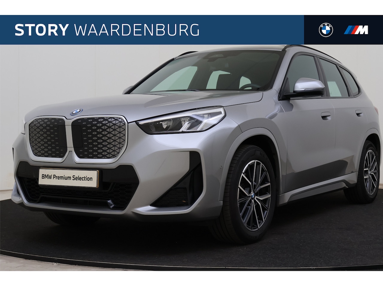 BMW iX1 - eDrive20 M Sport / Panoramadak / Sportstoelen / Harman-Kardon / Achteruitrijcamera - AutoWereld.nl