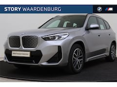 BMW iX1 - eDrive20 M Sport / Panoramadak / Sportstoelen / Harman-Kardon / Achteruitrijcamera
