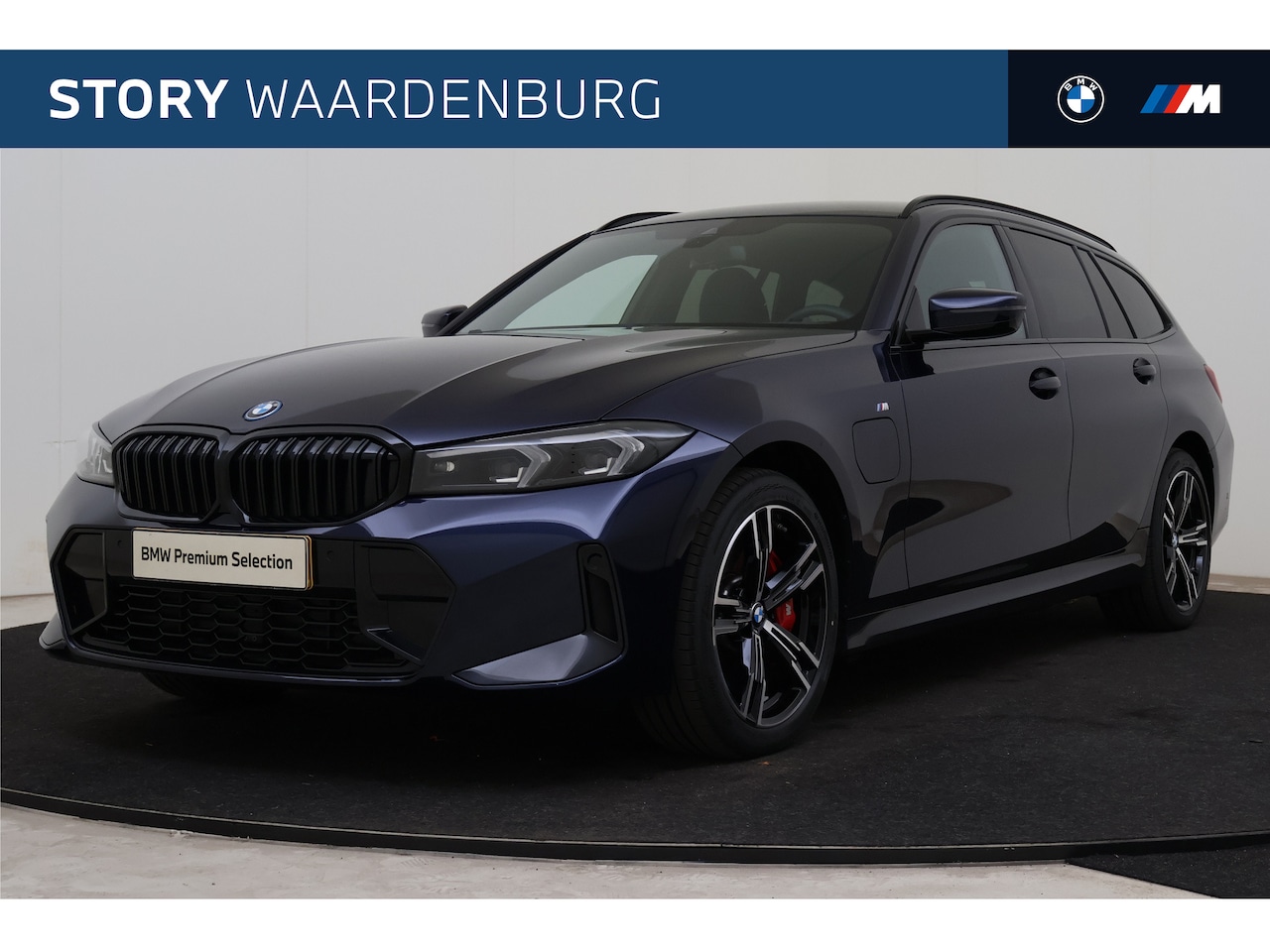 BMW 3-serie Touring - 330e M Sport Automaat / Sportstoelen / Achteruitrijcamera / M Adaptief onderstel / Adaptie - AutoWereld.nl