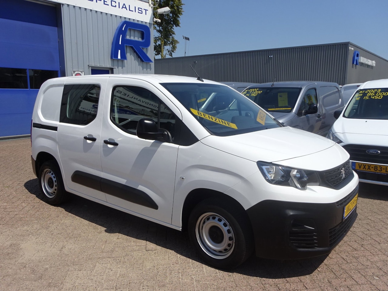 Peugeot Partner - 1.2 PureTech Pro BENZINE BPM VRIJ AIRCO SCHUIFDEUR - AutoWereld.nl