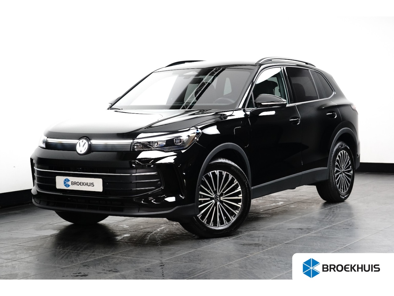 Volkswagen Tiguan - 1.5 eHybrid Life Edition l Elektr. Trekhaak l 360gr Camera l Elektr. Klep l 18" l FULL LED - AutoWereld.nl