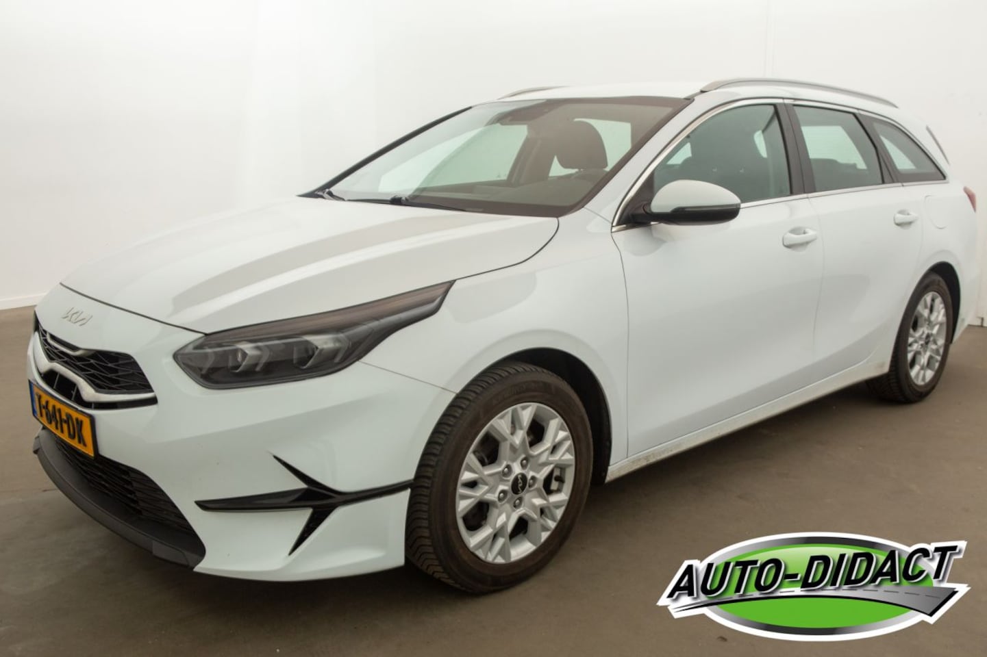 Kia Cee'd - Ceed 1.0 T-GDi Navi Camera Clima DynamicLine - AutoWereld.nl