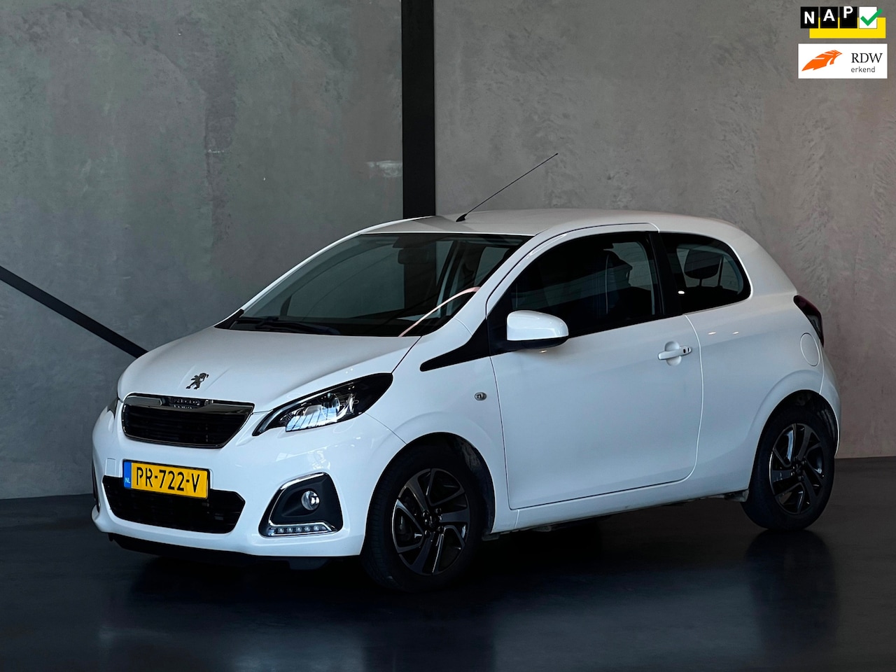 Peugeot 108 - 1.0 e-VTi Allure 1.0 e-VTi Allure,Climatronic,Grootscherm,Keyless - AutoWereld.nl