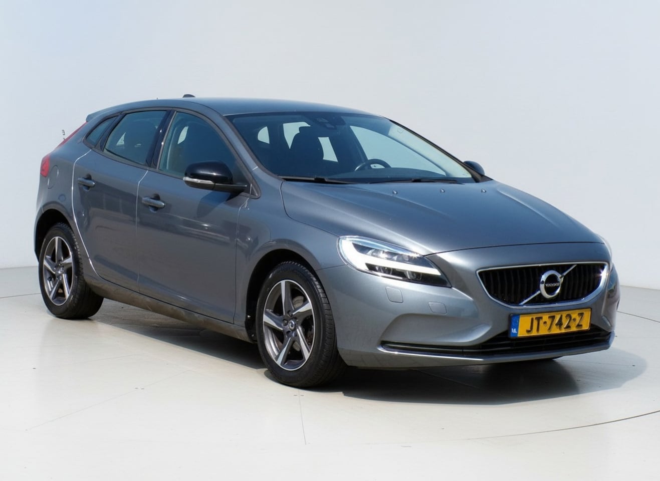 Volvo V40 - 2.0 D2 Kinetic|Navi|Cruise|LED|CAM|Trekhaak|PDC|BT - AutoWereld.nl
