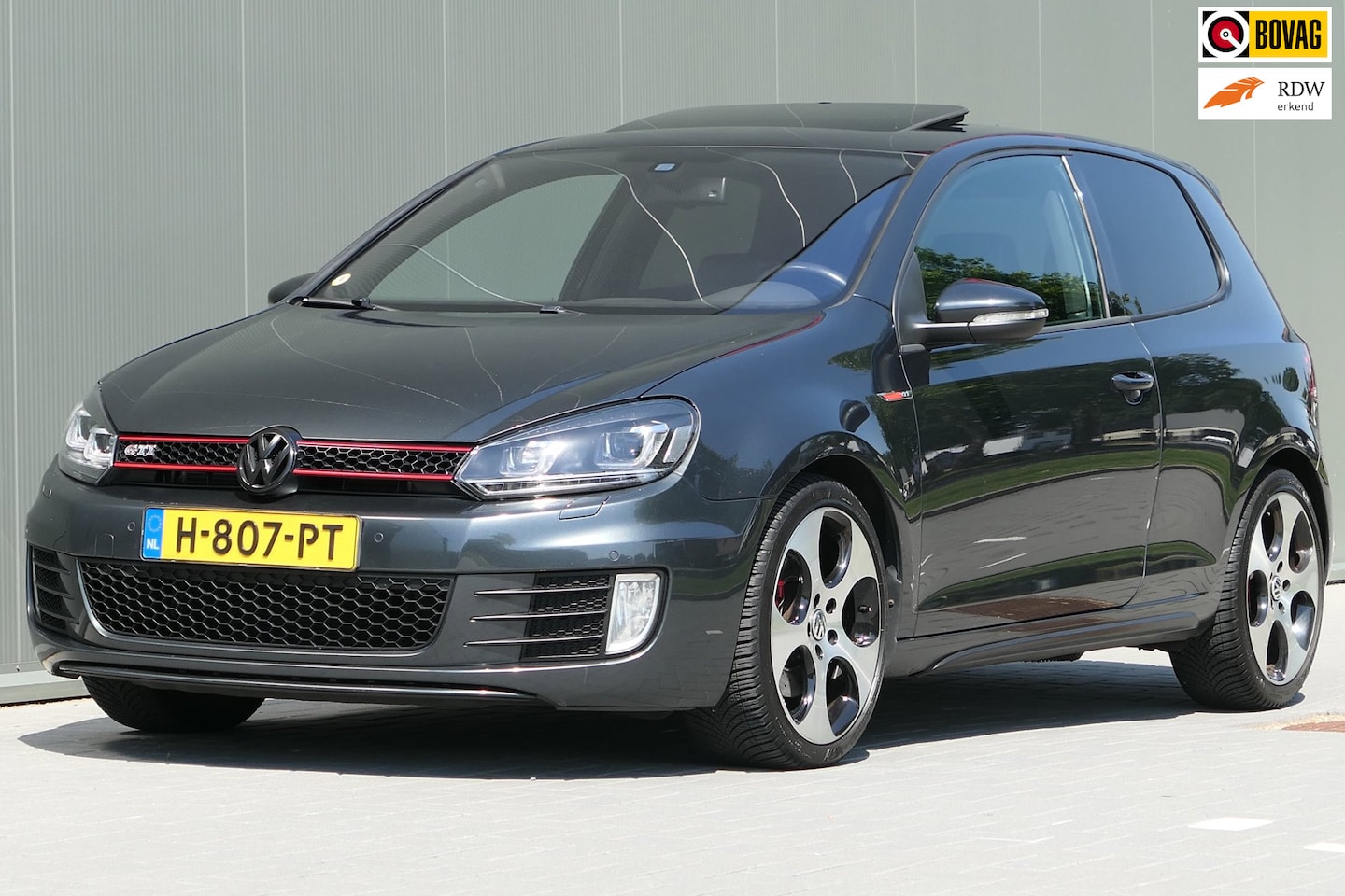 Volkswagen Golf - 2.0 R 4-Motion Schuif/kantel dak Stoelverwarming Parkeersensoren - AutoWereld.nl