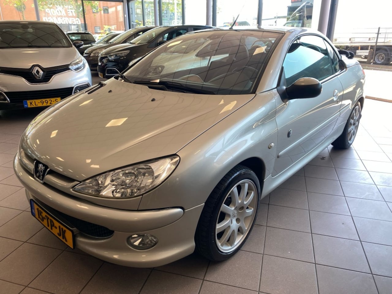 Peugeot 206 CC - 1.6-16V Roland G. Climate NW APK BJ 2006 !!! - AutoWereld.nl