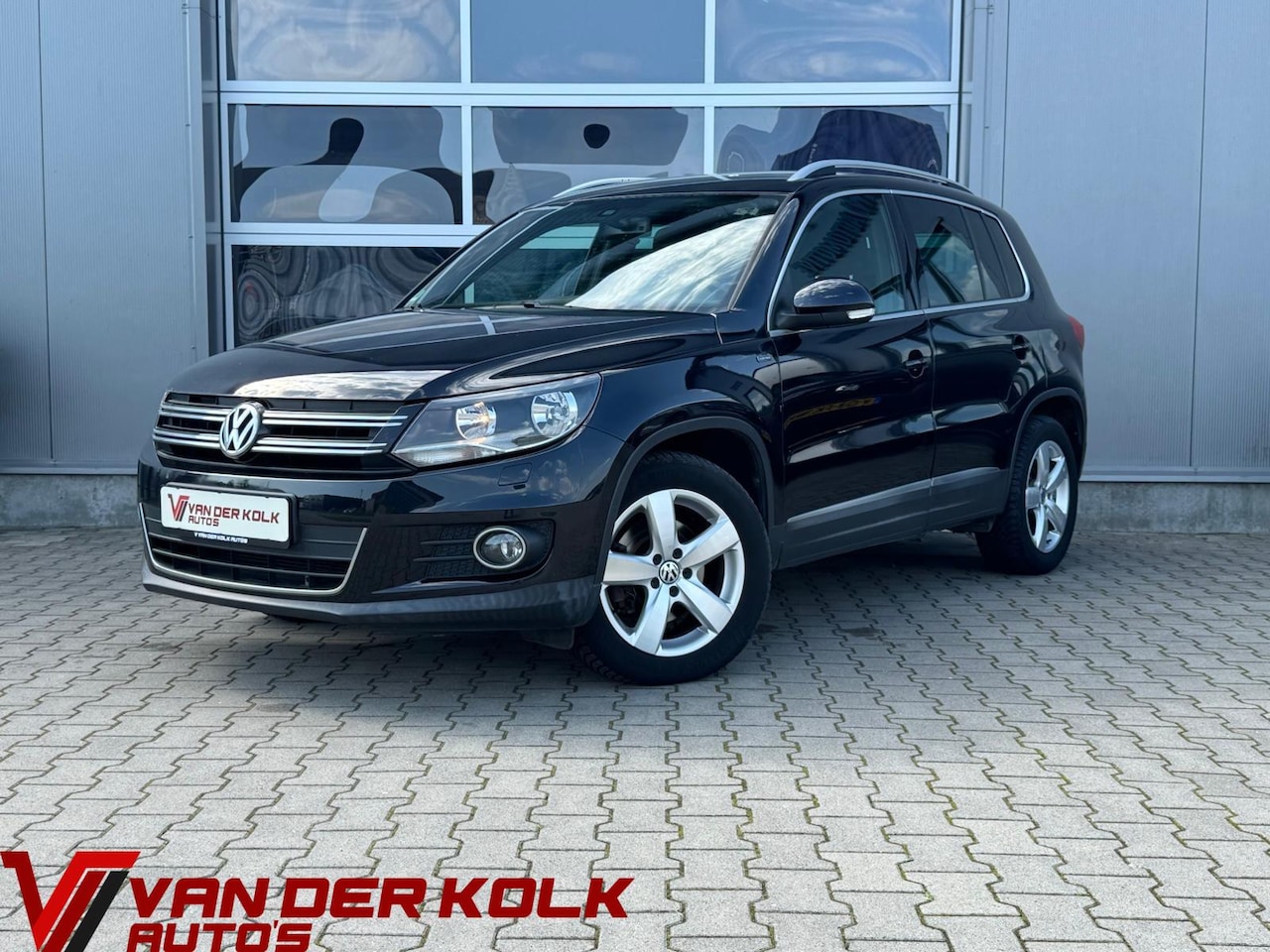 Volkswagen Tiguan - 1.4 TSI Sport&Style | Camera | Trekhaak | Navigatie | Cruise | Climate | Stoelverwarming - AutoWereld.nl