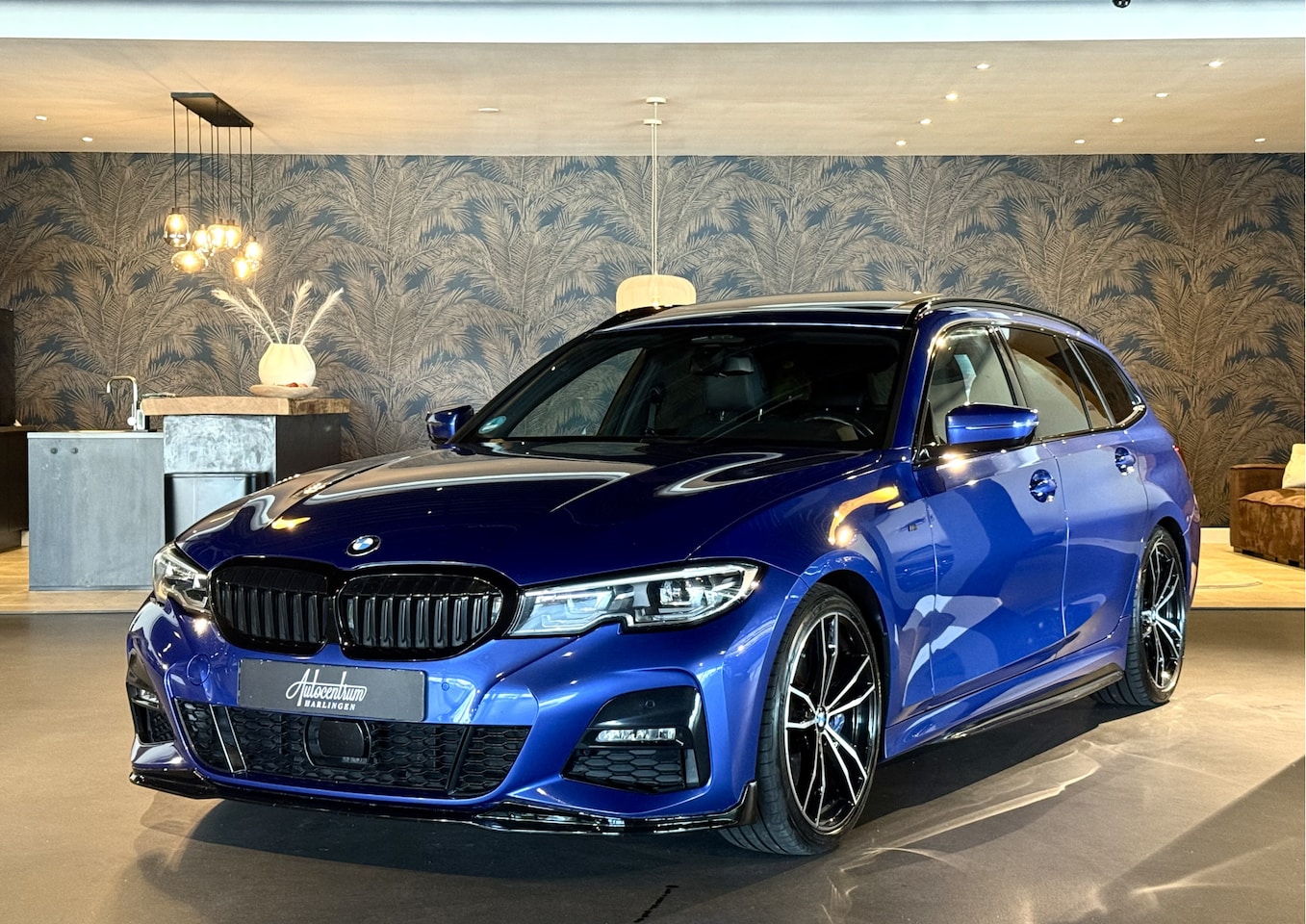 BMW 3-serie Touring - 330i High Exe I M-Pakket I Pano I 19" - AutoWereld.nl