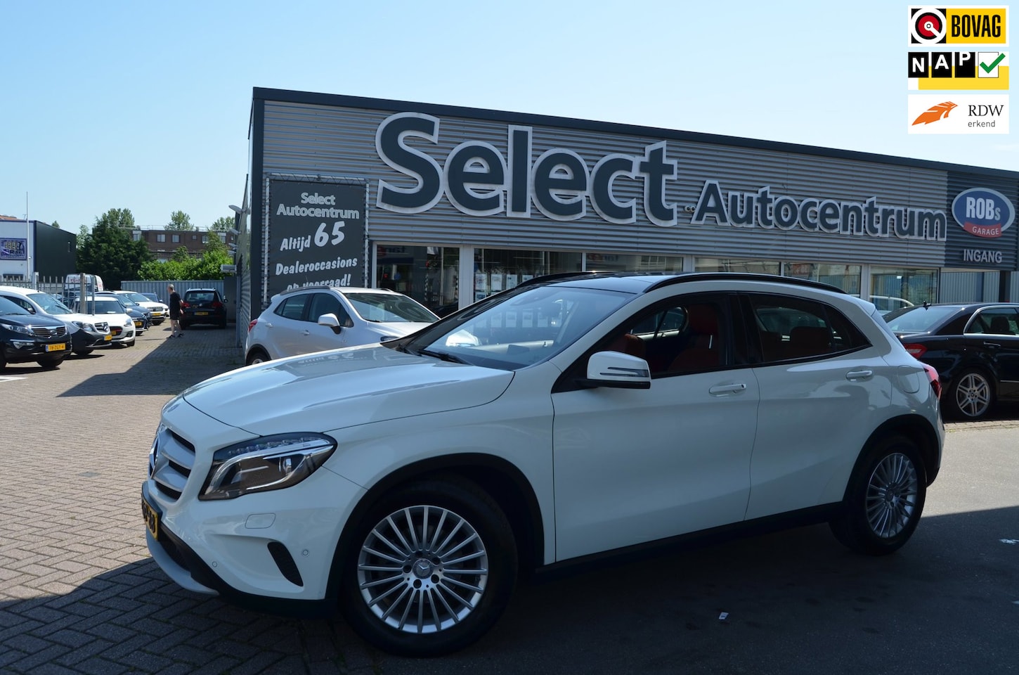 Mercedes-Benz GLA-Klasse - 200 Ambition Comfort| WIT | PANO ADK|ROOD LEDER|112000KM|NAVI| - AutoWereld.nl