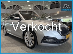 Skoda Octavia Combi - 1.4 TSI iV PHEV Business Edition, Trekhaak, Camera