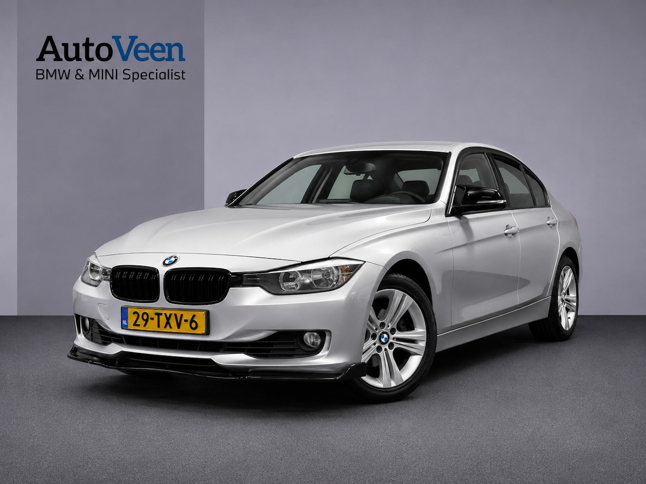 BMW 3-serie - 320i High Executive (GROOT NAVI, H&K AUDIO, STOELVERWARMING, CRUISE) - AutoWereld.nl