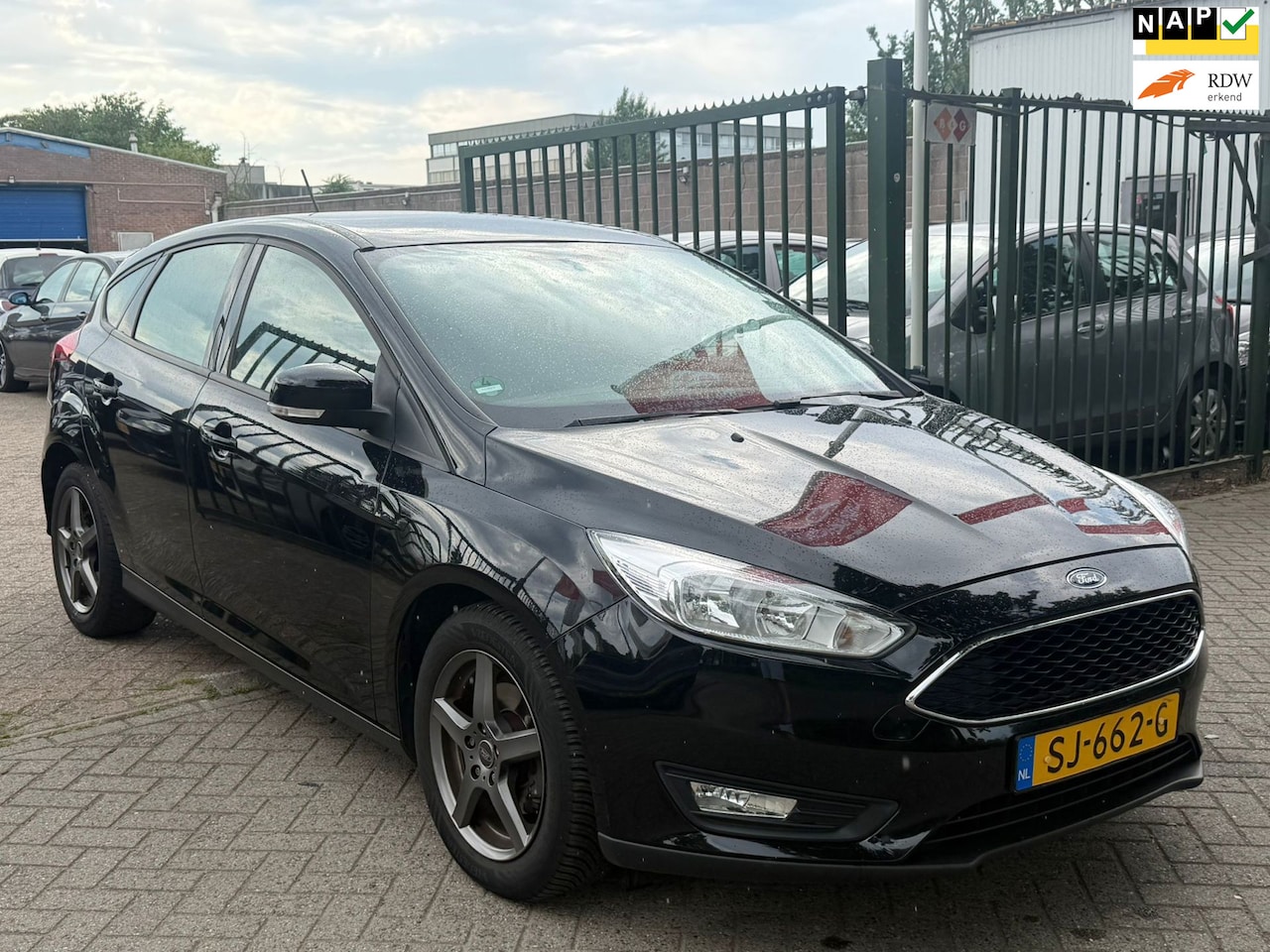 Ford Focus - 1.0 Lease Edition Start stop zeer netjes navigatie cruis control parkeer sensor airco - AutoWereld.nl