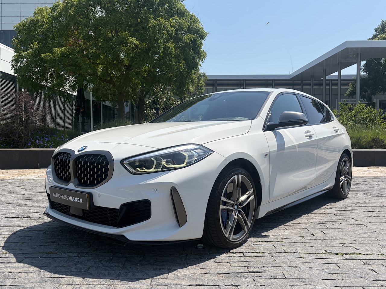 BMW 1-serie - M135i xDrive High Executive Edition / Head up / Driving Assistant / leder - AutoWereld.nl