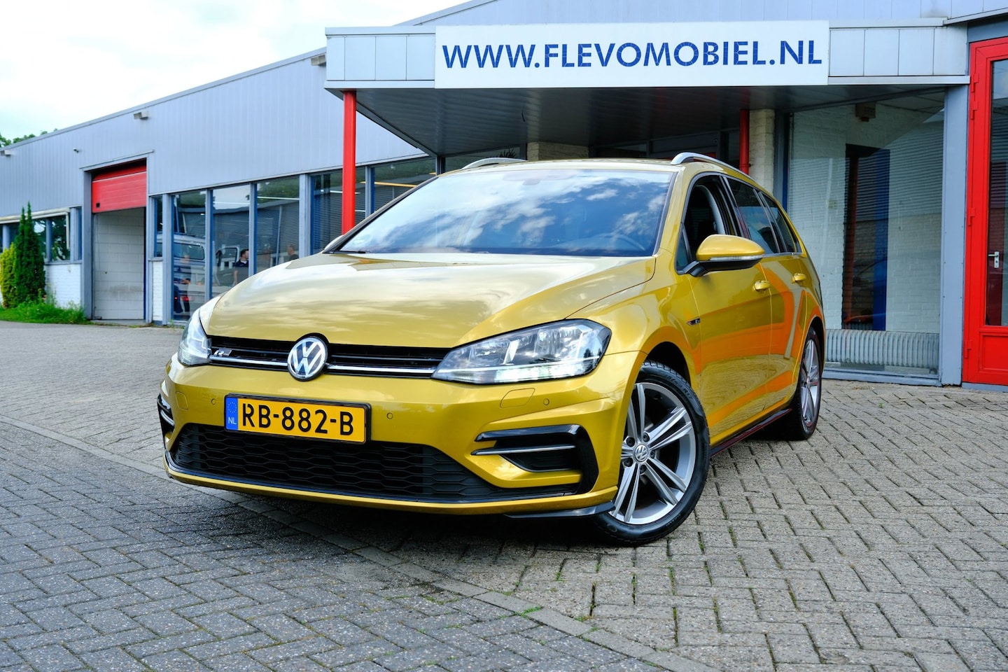 Volkswagen Golf Variant - 1.0 TSI Highline Business R Navi|Massagestoel|Virt-Displ|CarPlay|LMV - AutoWereld.nl
