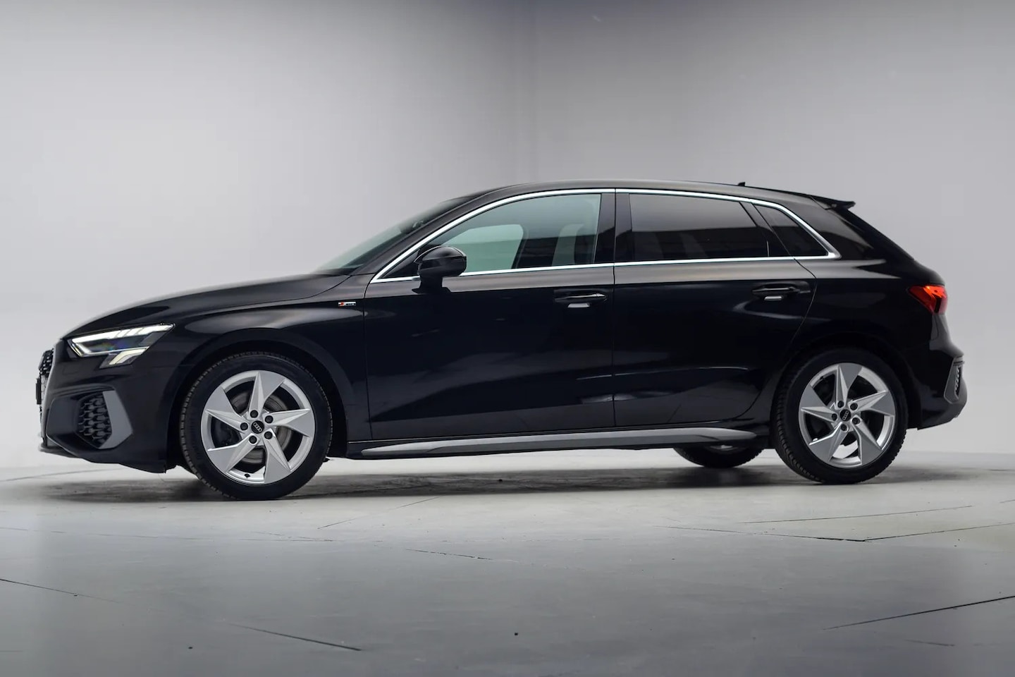 Audi A3 Sportback - 30 TFSI S Edition Aut. [ LED Virtual Navi PDC ] - AutoWereld.nl