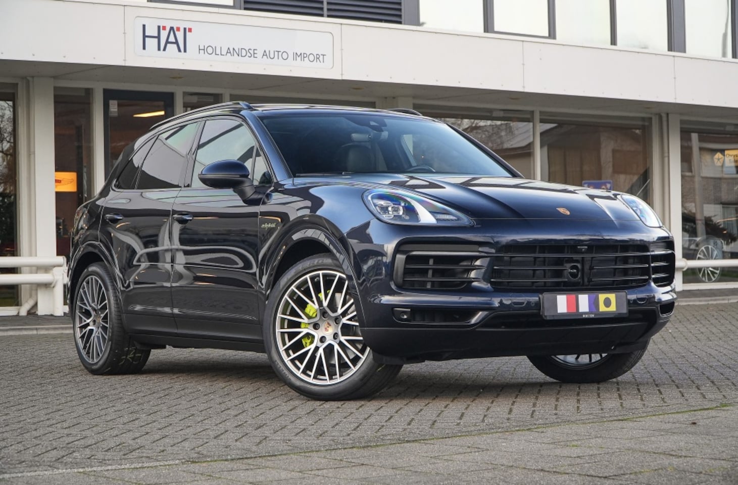 Porsche Cayenne - 3.0 E-Hybrid I Sport Chrono Plus I Pano I Stoelmassage - AutoWereld.nl