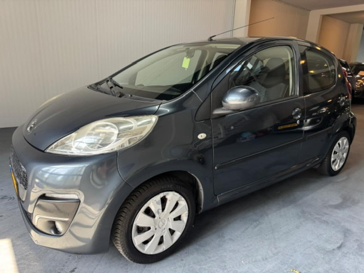 Peugeot 107 - 1.0 Active airco Led 1e eigen. !! - AutoWereld.nl